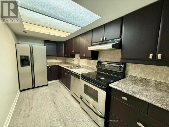 Photo du bâtiment - 360 Bloor St E