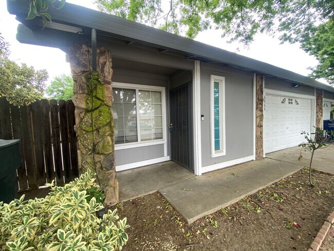 Building Photo - 6868 Barbara Lee Cir
