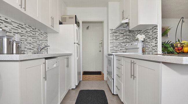 Building Photo - Central Park Terrace (A)