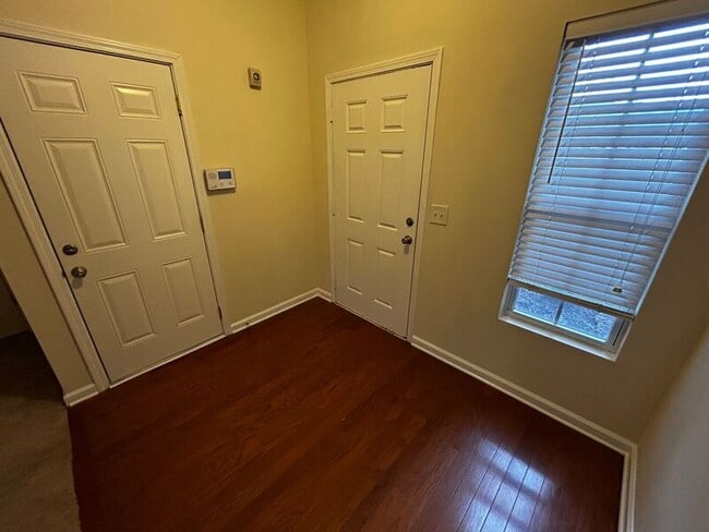 Building Photo - 8328 Oak Knoll Dr