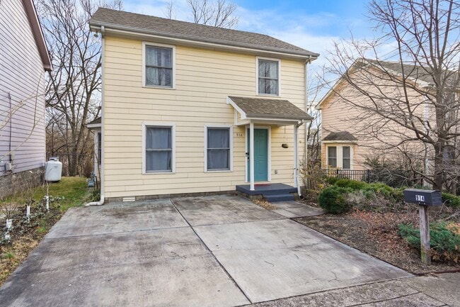 Building Photo - 914 Warren St