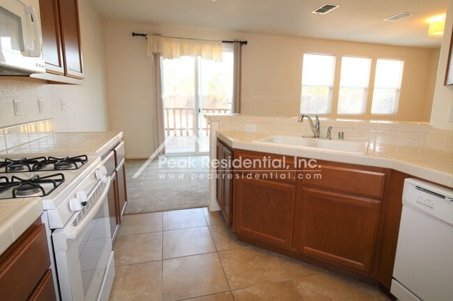 Building Photo - Newer South Sacramento Area 3bd/2.5ba Home