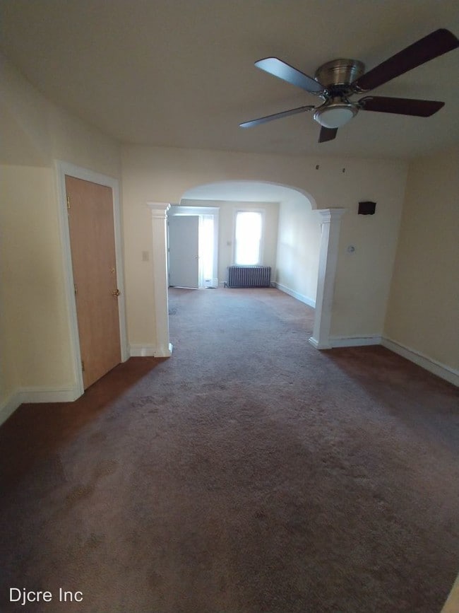 Building Photo - 3 br, 1 bath House - 174 W. Godfrey Avenue