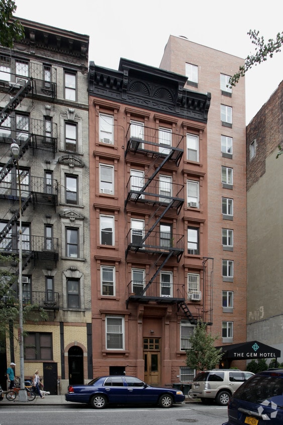 Building Photo - 451 W 36th St