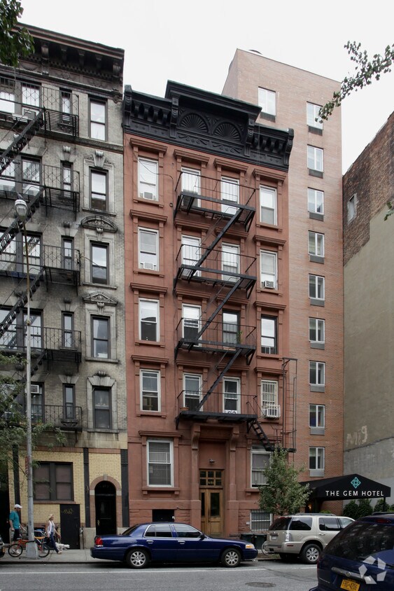 Foto del edificio - 451 W 36th St
