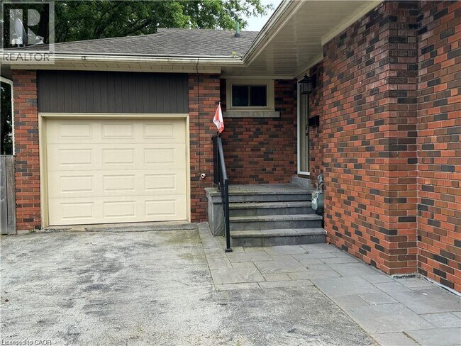 Building Photo - 2470 Rebecca St