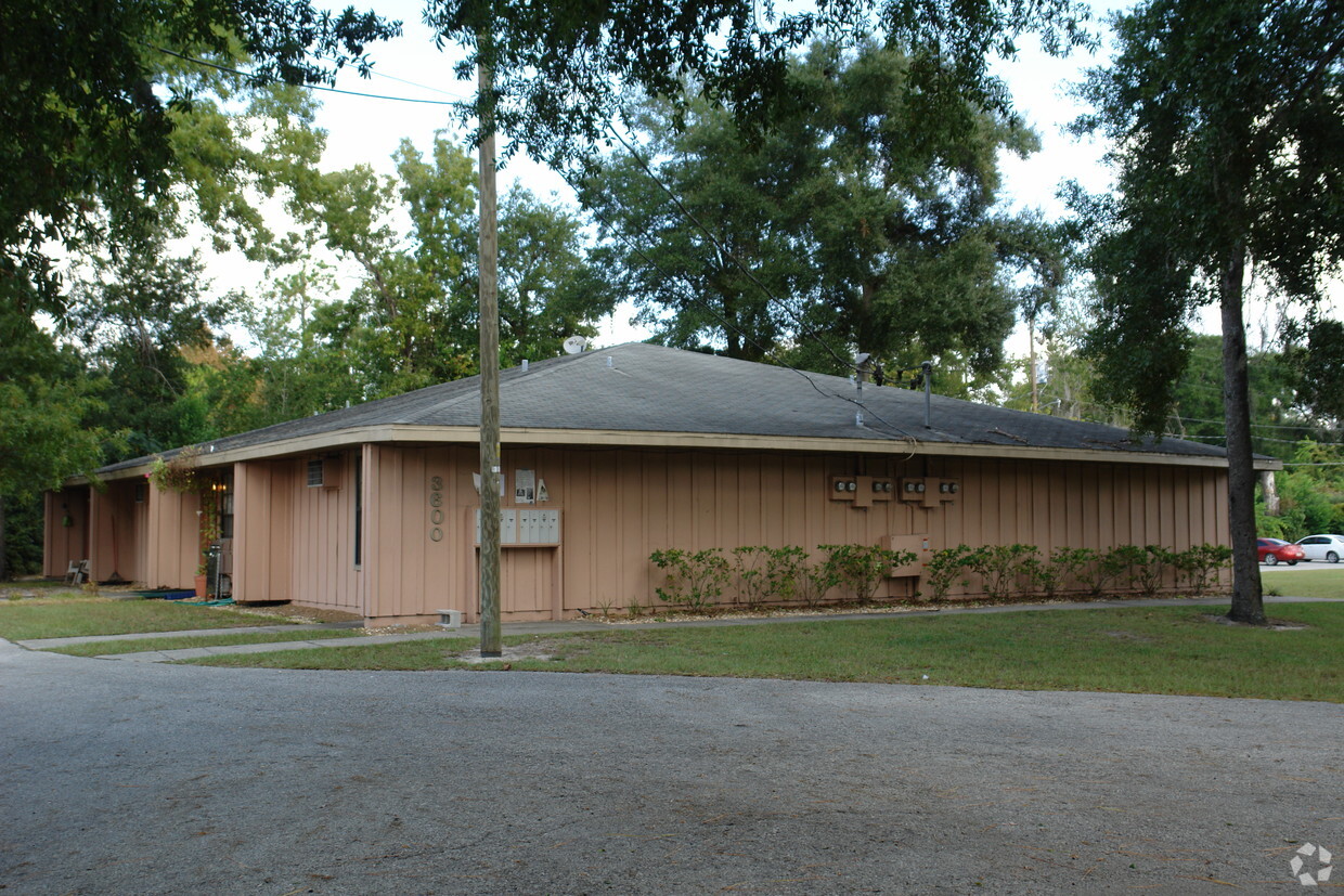 Building Photo - WINDSOR COURT APARTMENTS