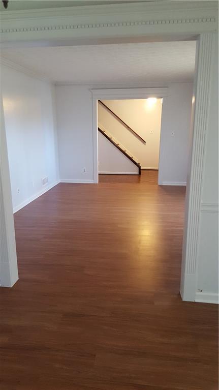 Building Photo - 2206 Country Club Dr SE