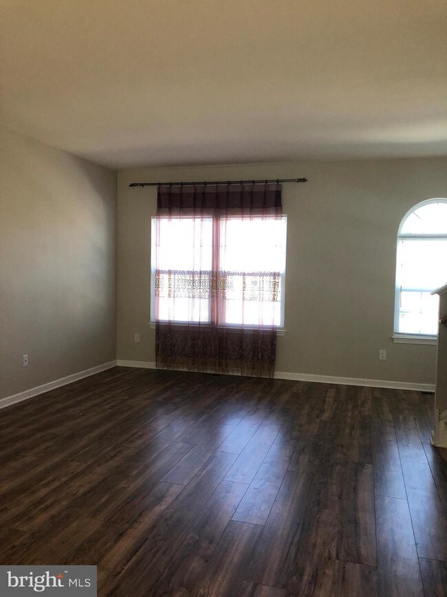 Building Photo - 685 Jacobsen Cir