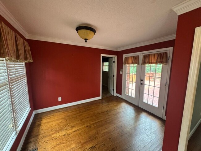 Building Photo - 483 Cambridge Way