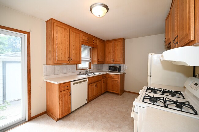 Foto del edificio - 2502 24th Ave NW