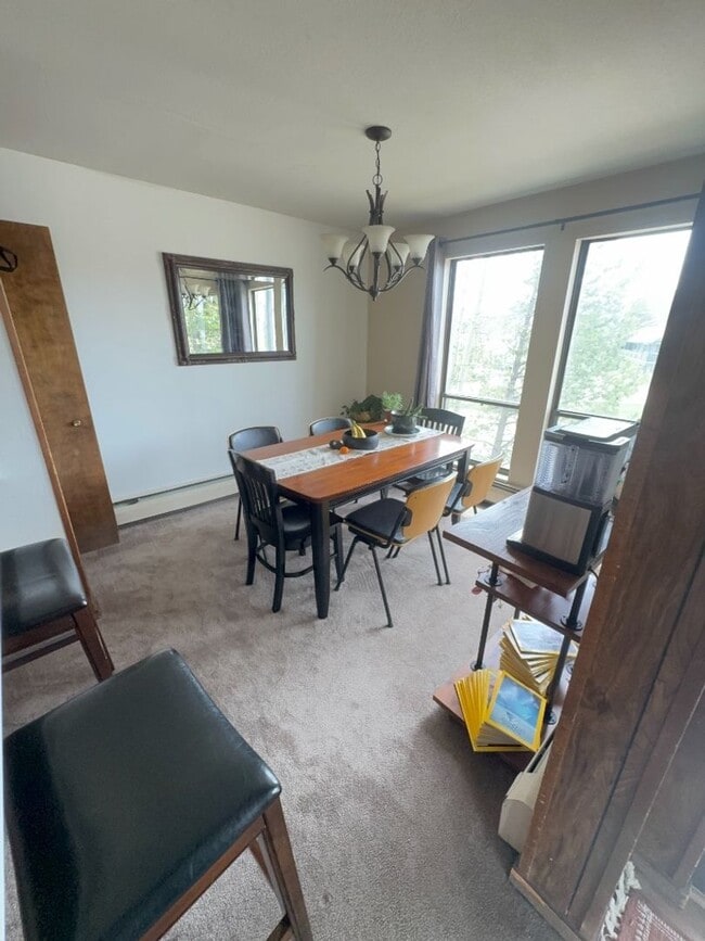 Building Photo - Lake Cliffe Condo - Spacious 2 Bedroom/2 B...
