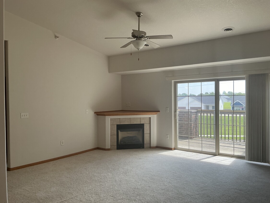 Living room with fireplace - 3844 W 4th St