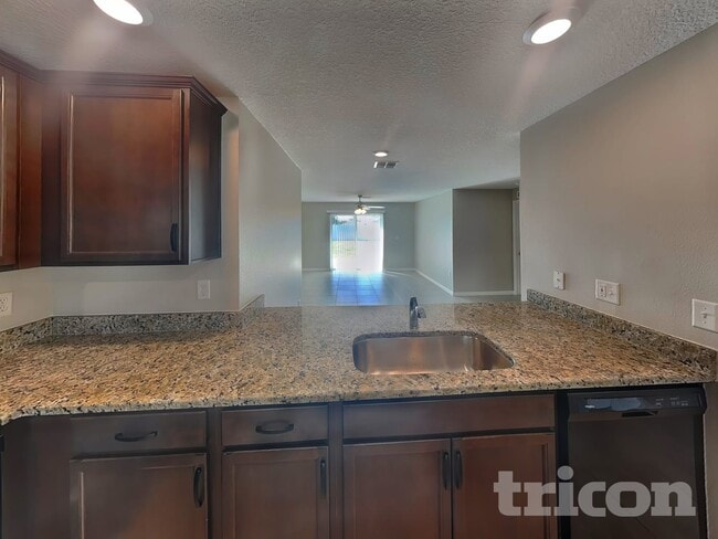 Building Photo - 2871 Chalmer St