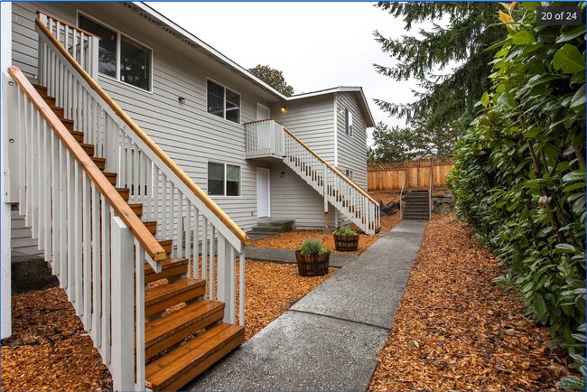 Building Photo - 8306 11th Dr W