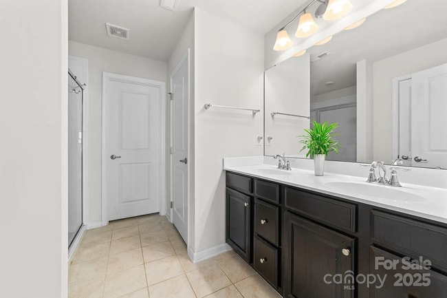 Foto del edificio - 6702 Carradale Way