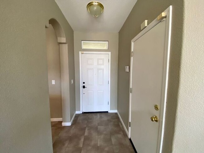 Building Photo - NW Reno 4 Bedroom Home - Mountain Views