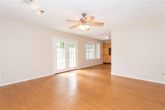 Foto del edificio - 6505 Clubway Ln