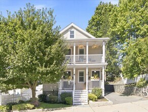 Building Photo - 105 Child St
