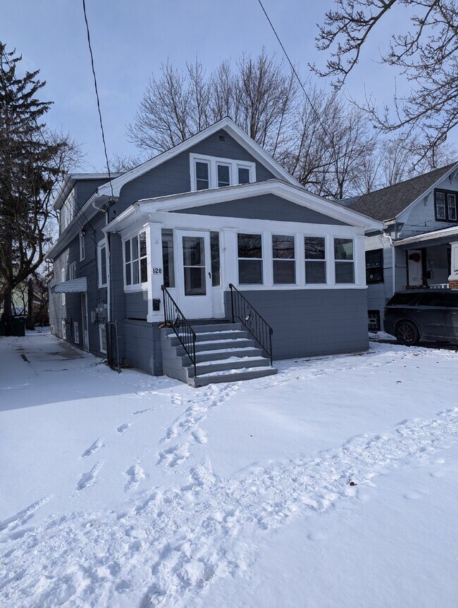 Building Photo - 128 Poultney Ave