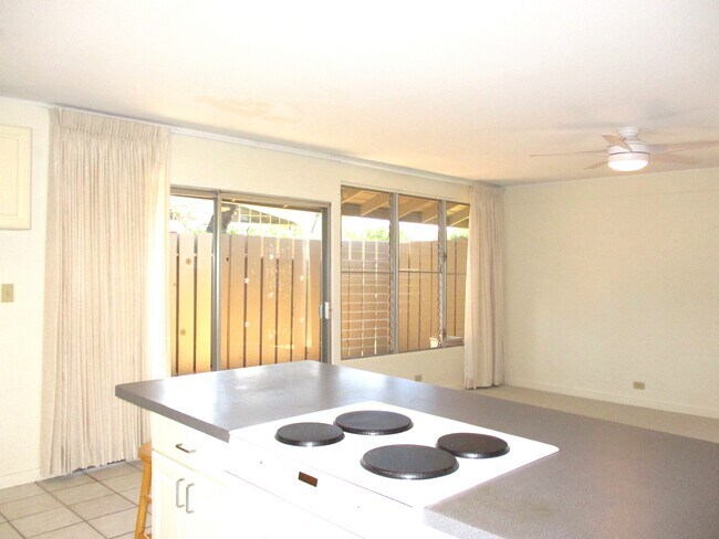 Foto del edificio - 4940 Kilauea Ave