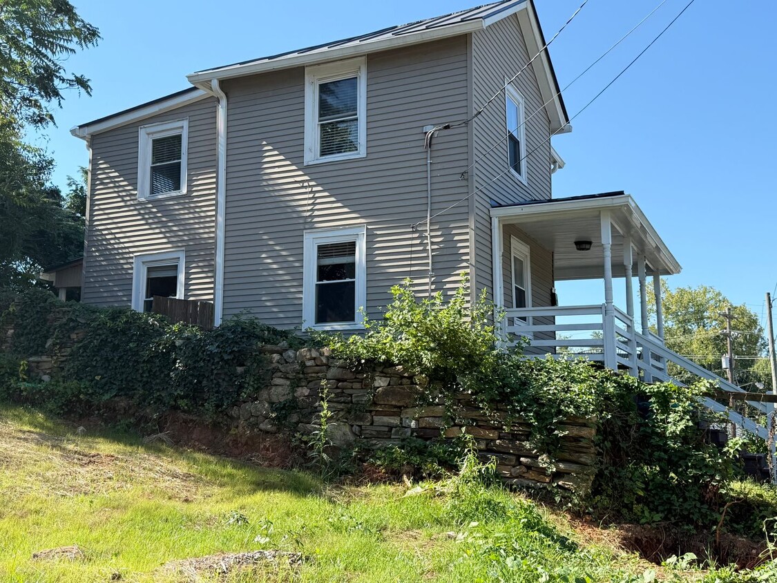 342 6 1/2 St. SW - Close to UVA Hospital! - 342 6 1/2 St. SW - Close to UVA Hospital!