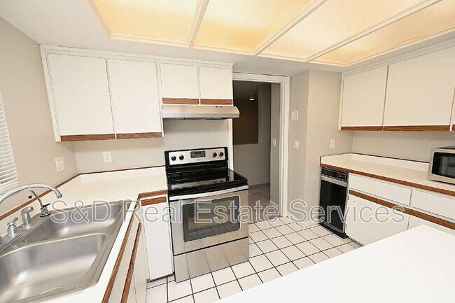 Foto del edificio - 1808 Village Ct