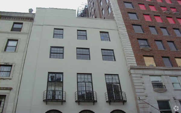 Primary Photo - 13 E 69th St