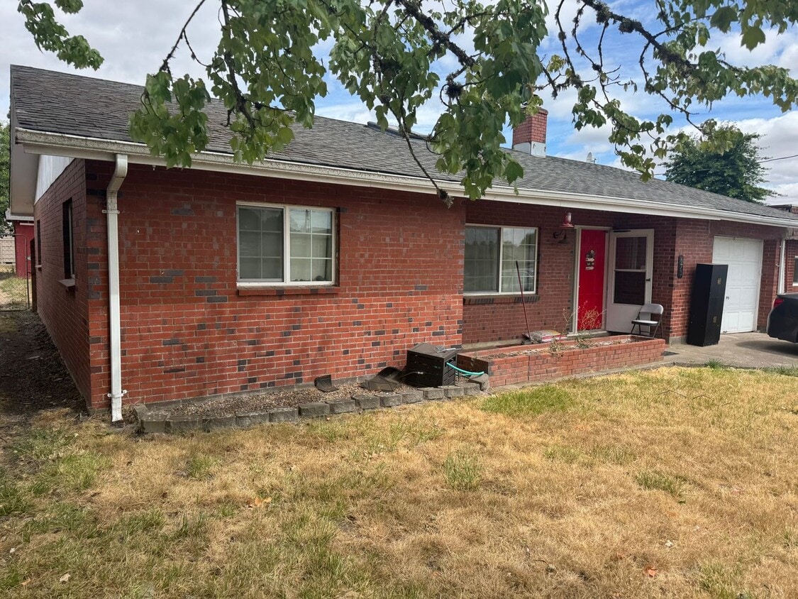 Building Photo - Great Monroe Home!