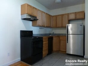 Building Photo - 145 Endicott St