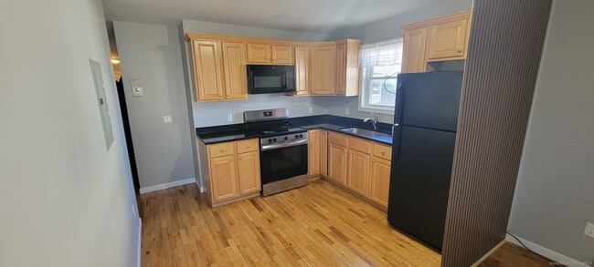 Building Photo - 18 Montgomery St