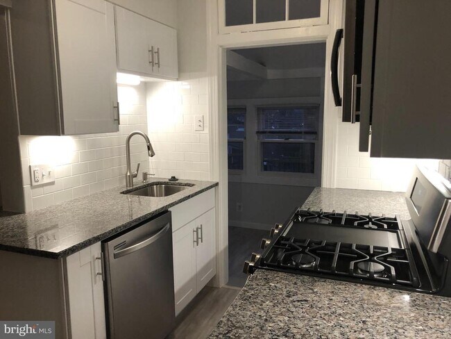 Building Photo - 2310 Washington Blvd