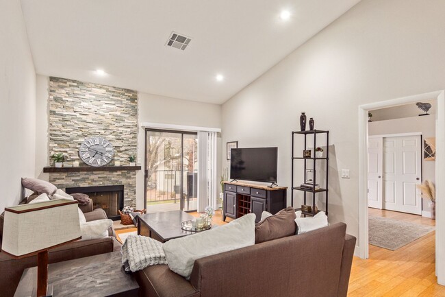 Building Photo - Renovated 2 bedroom furnished condo