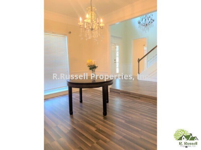 Foto del edificio - Pool Home!!! 4 bedrooms and 2.5 bath singl...