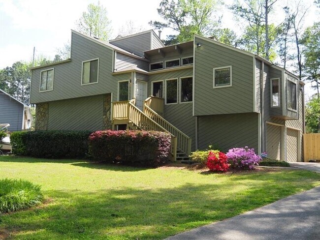 Building Photo - 3706 Hembree Rd NE