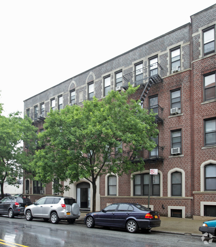 Building Photo - Colonial Court