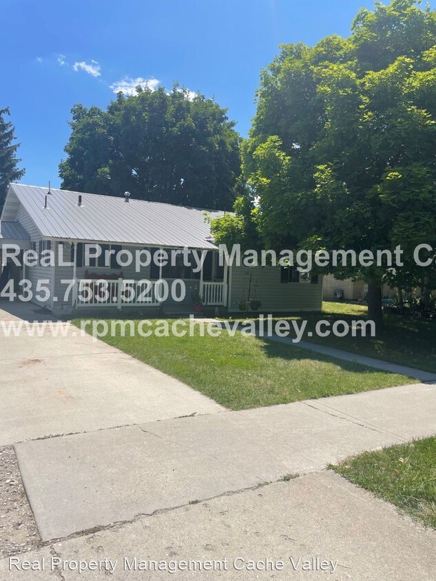 Foto principal - 2 br, 1 bath House - 165 W Oneida St