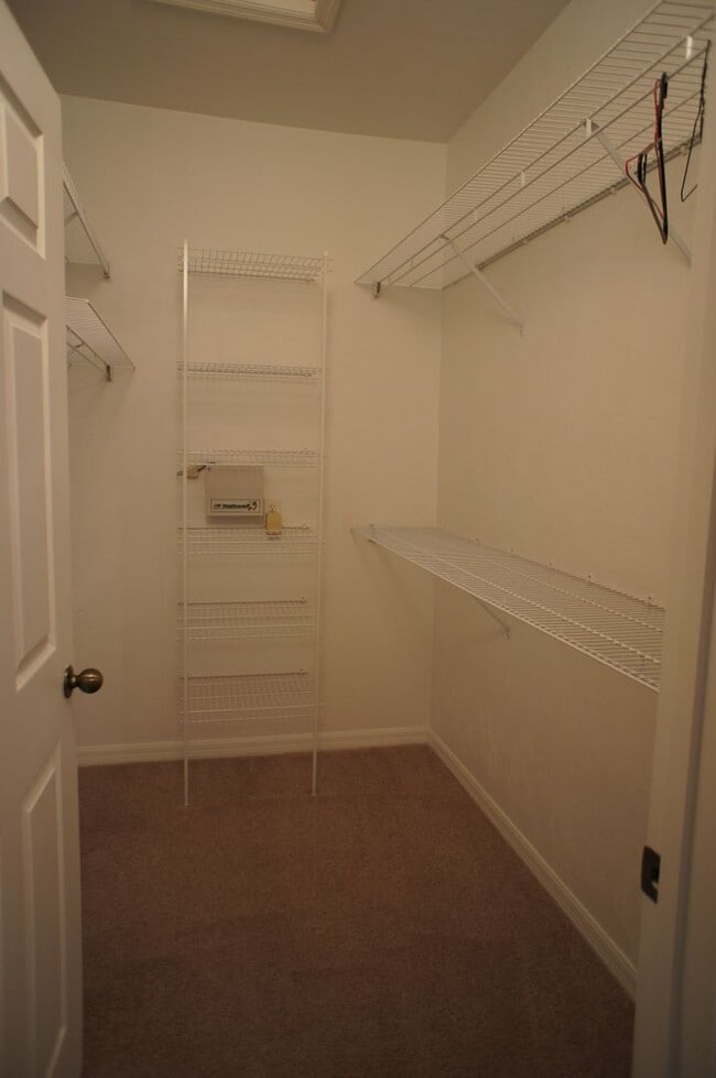 Building Photo - Lovely Condo in The Greens at West End