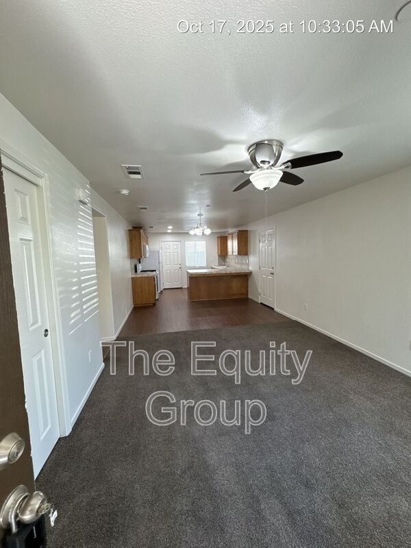 Foto del edificio - 2220 W Lark Ave