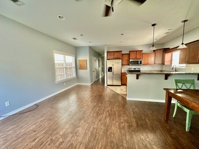 Foto del edificio - 240 Water Oaks Loop
