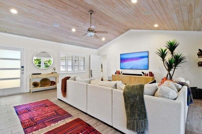 Building Photo - 221 NW 18th St