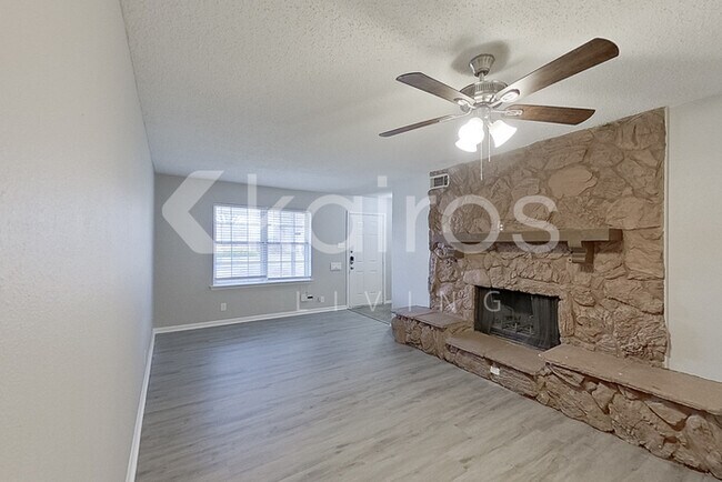 Foto del edificio - 738 Willowood Ln