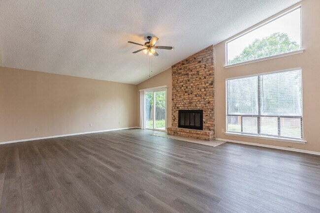 Foto del edificio - 5814 Pineway St