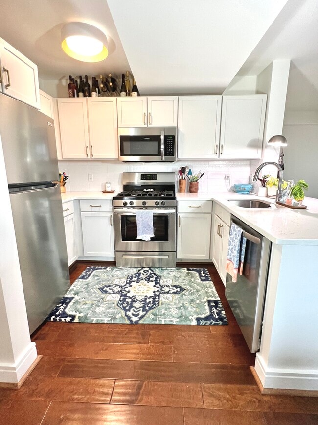 Kitchen - 800 4th St SW