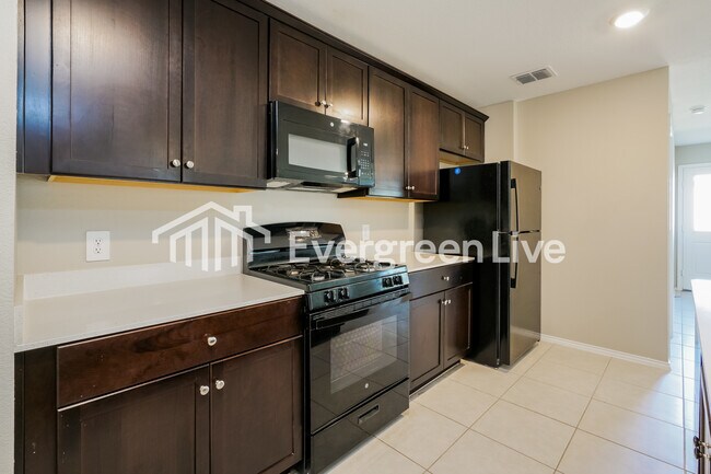 Foto del edificio - 1033 Crestview Dr