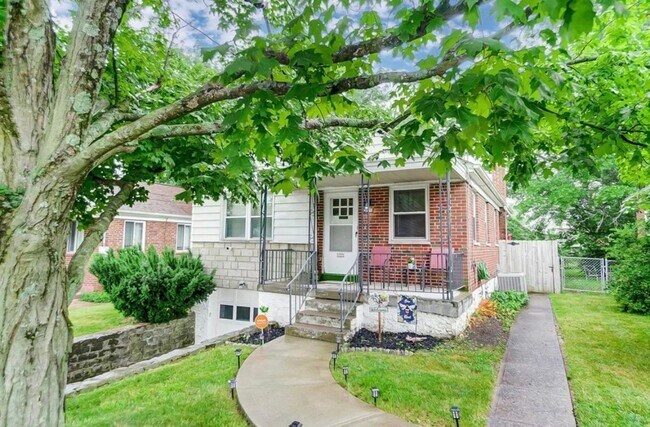Building Photo - CHEVIOT - 3bed/2bath 1 car garage