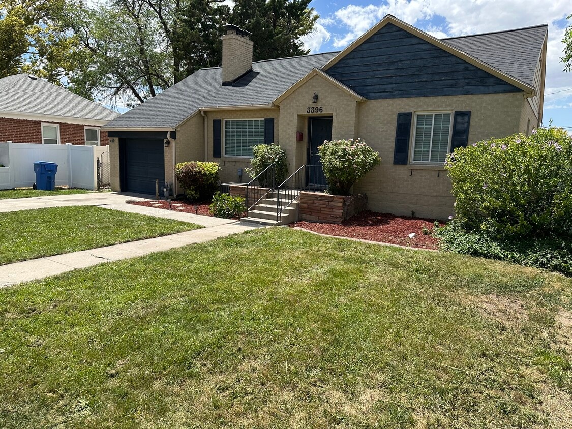 Primary Photo - 3396 S Lorraine Cir