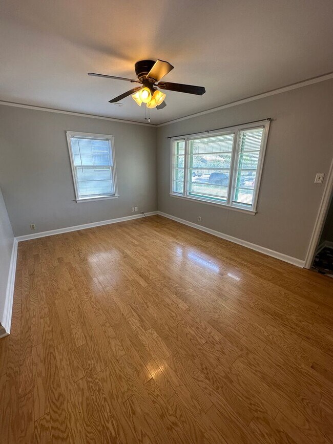 Building Photo - $300 OFF FIRST MONTHS RENT WITH A MOVE IN ...