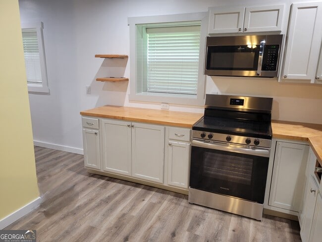 Building Photo - 3495 Tulip Dr