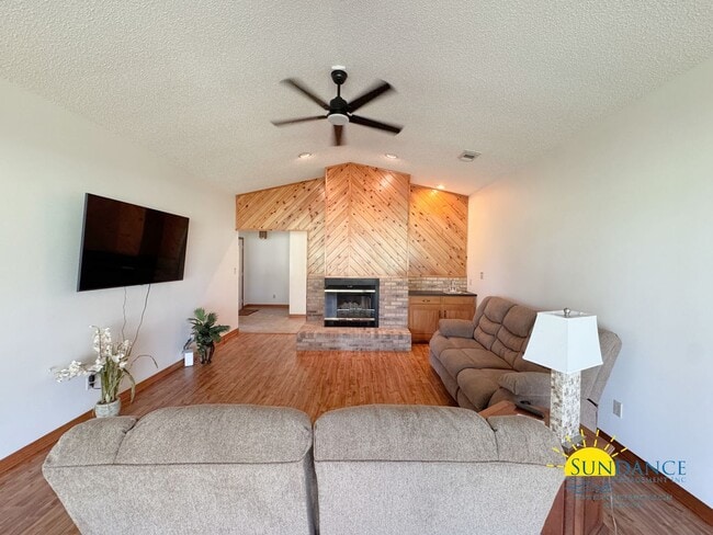 Foto del edificio - Golf Course Views & Luxury Comfort in a Ga...